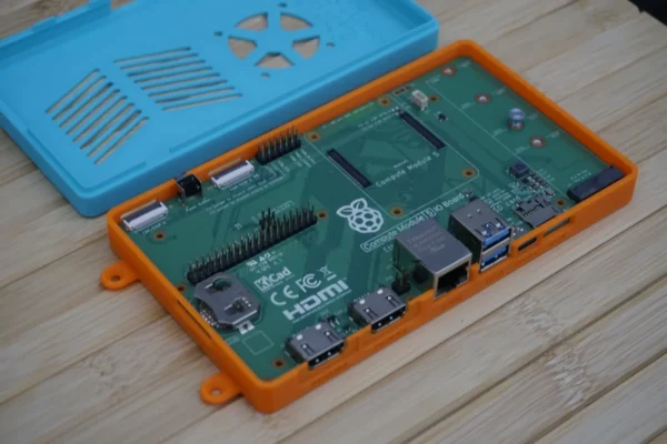 Raspberry Pi Compute Module 5 IO Board Gehäuse by Nerdiy.de